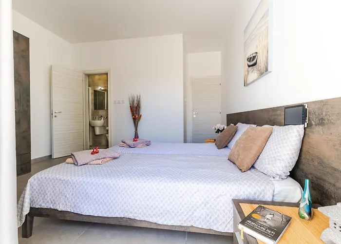 Apartment Brand New 3 Bdr 2 Bth Hb6