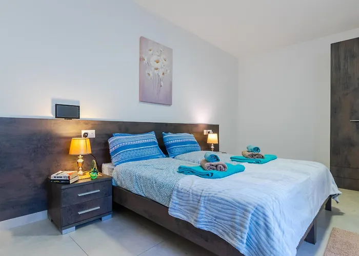 Daire Brand New 3 Bdr 2 Bth Hb6 *