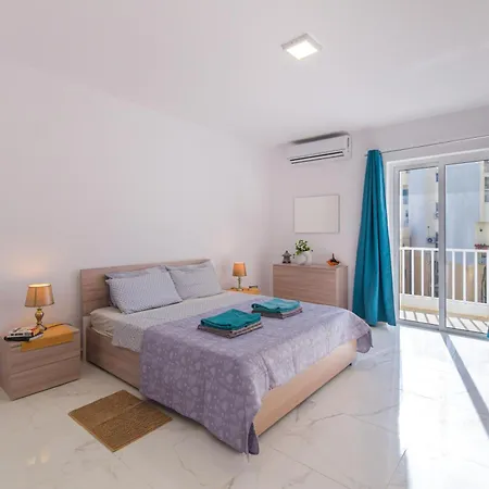 Brand New 3 Bdr 2 Bth Hb6 Apartment *
