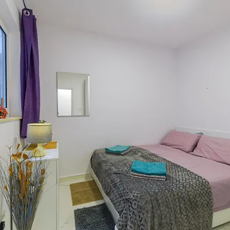 Brand New 3 Bdr 2 Bth Hb6 Apartment *